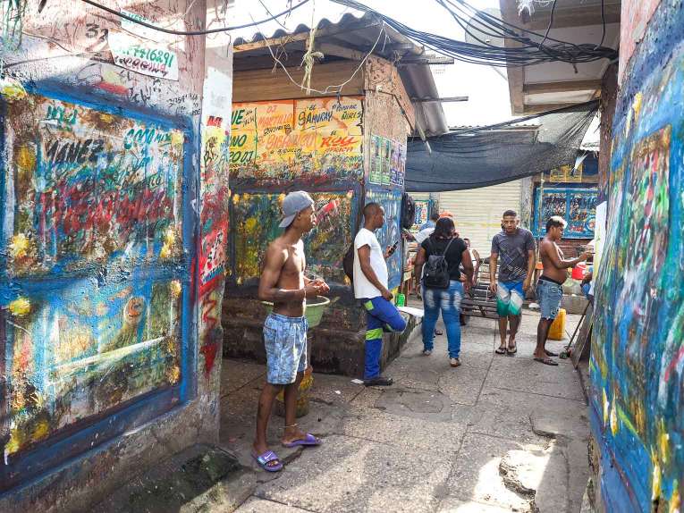 Visita guiada del Mercado Bazurto en Cartagena, blog de viaje por Colombia