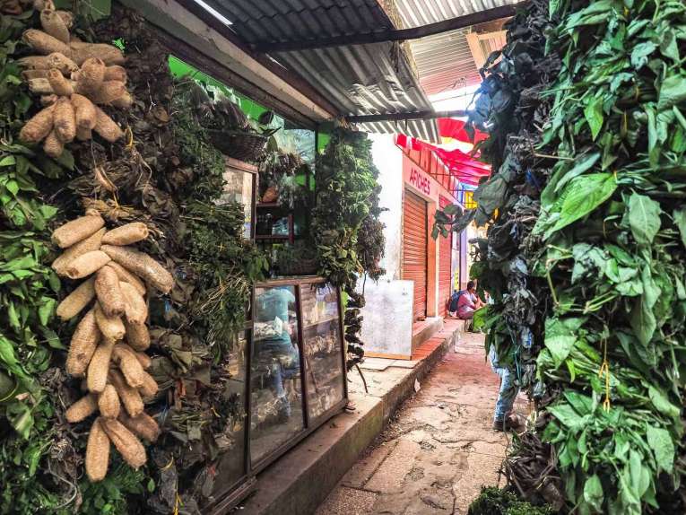 Visita guiada del Mercado Bazurto en Cartagena, blog de viaje por Colombia