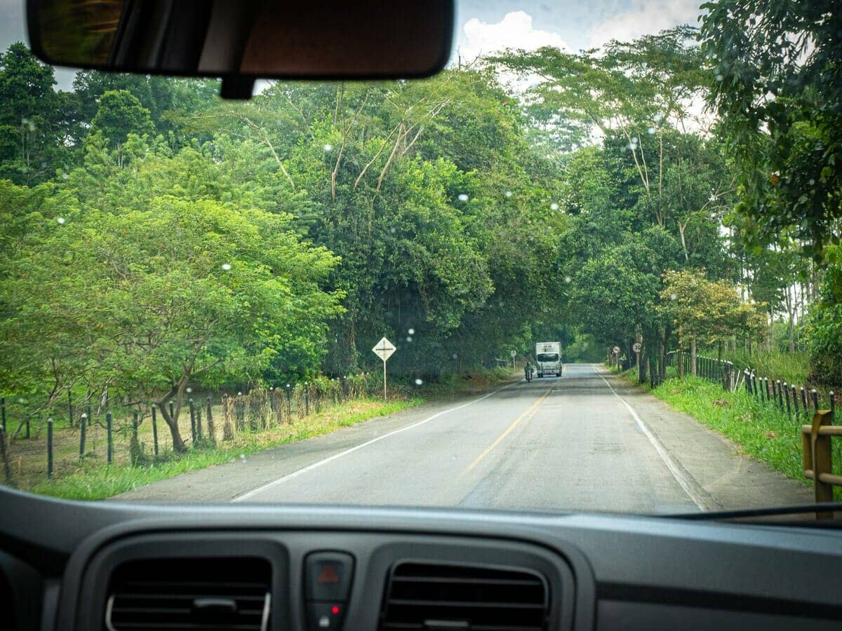 Conducir un carro en Colombia, todos nuestros consejos