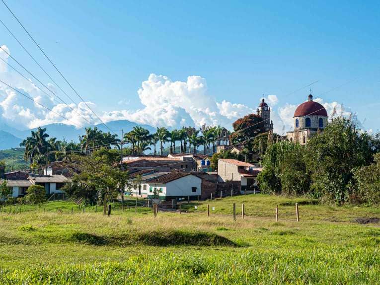 Las Gachas y el pueblo de Guadalupe en Santander