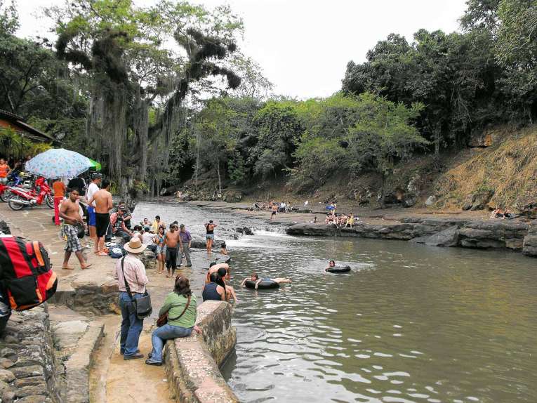 Pozo Azul cerca San Gil, capital del turismo de aventura en Colombia